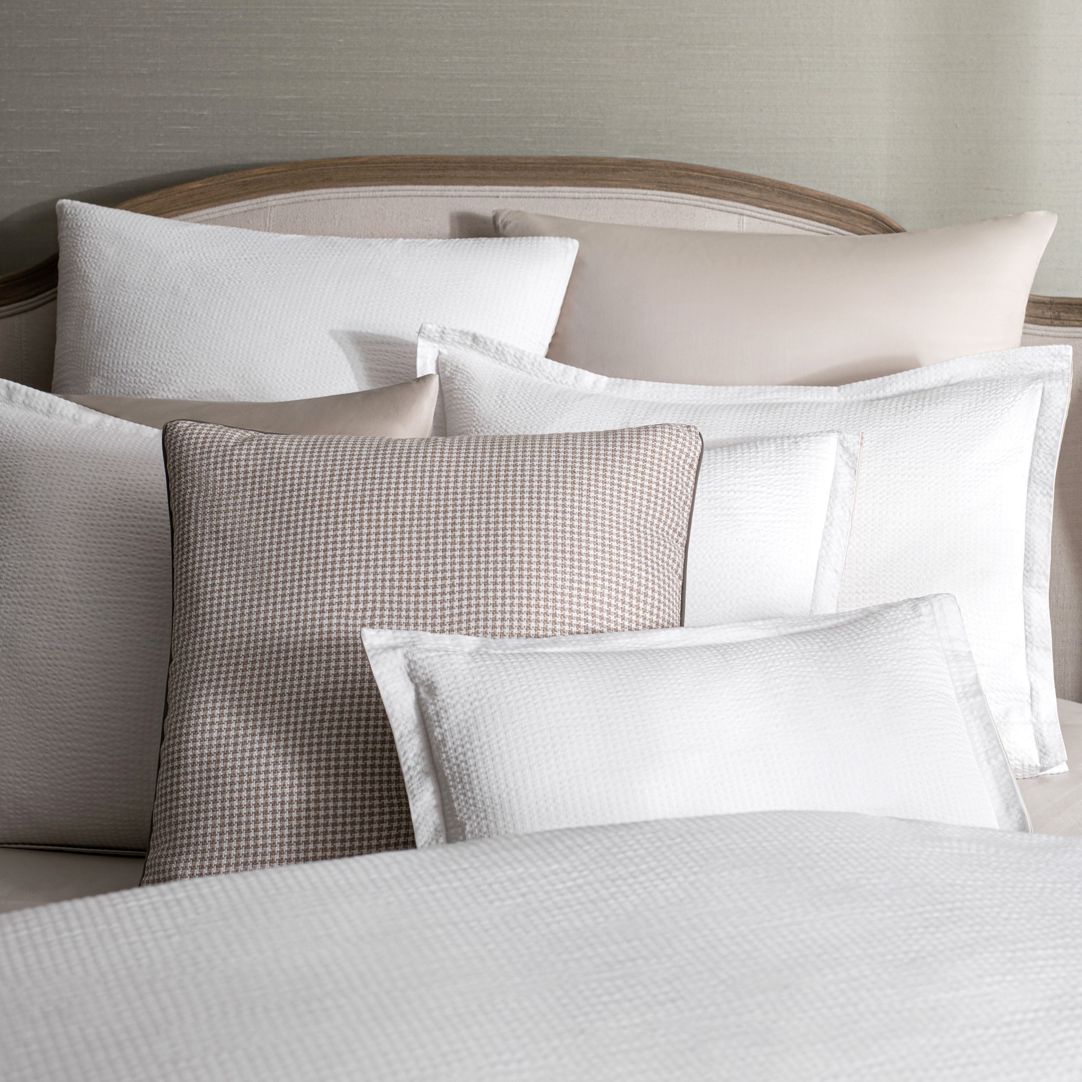 AVA Fine Linen Riviera Seersucker Duvet Set- White/Taupe