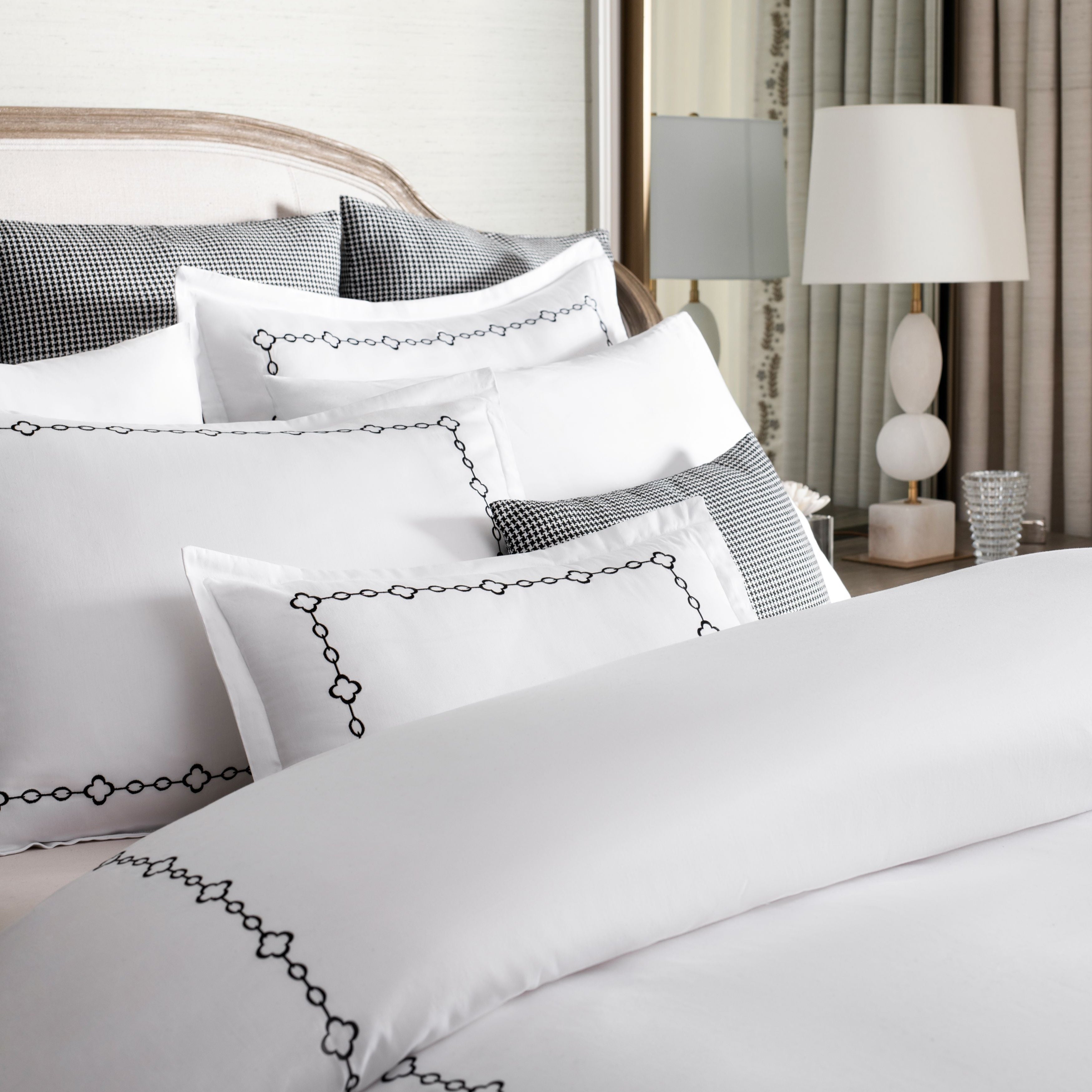 AVA Fine Linen Mayfair Chain Duvet Set
