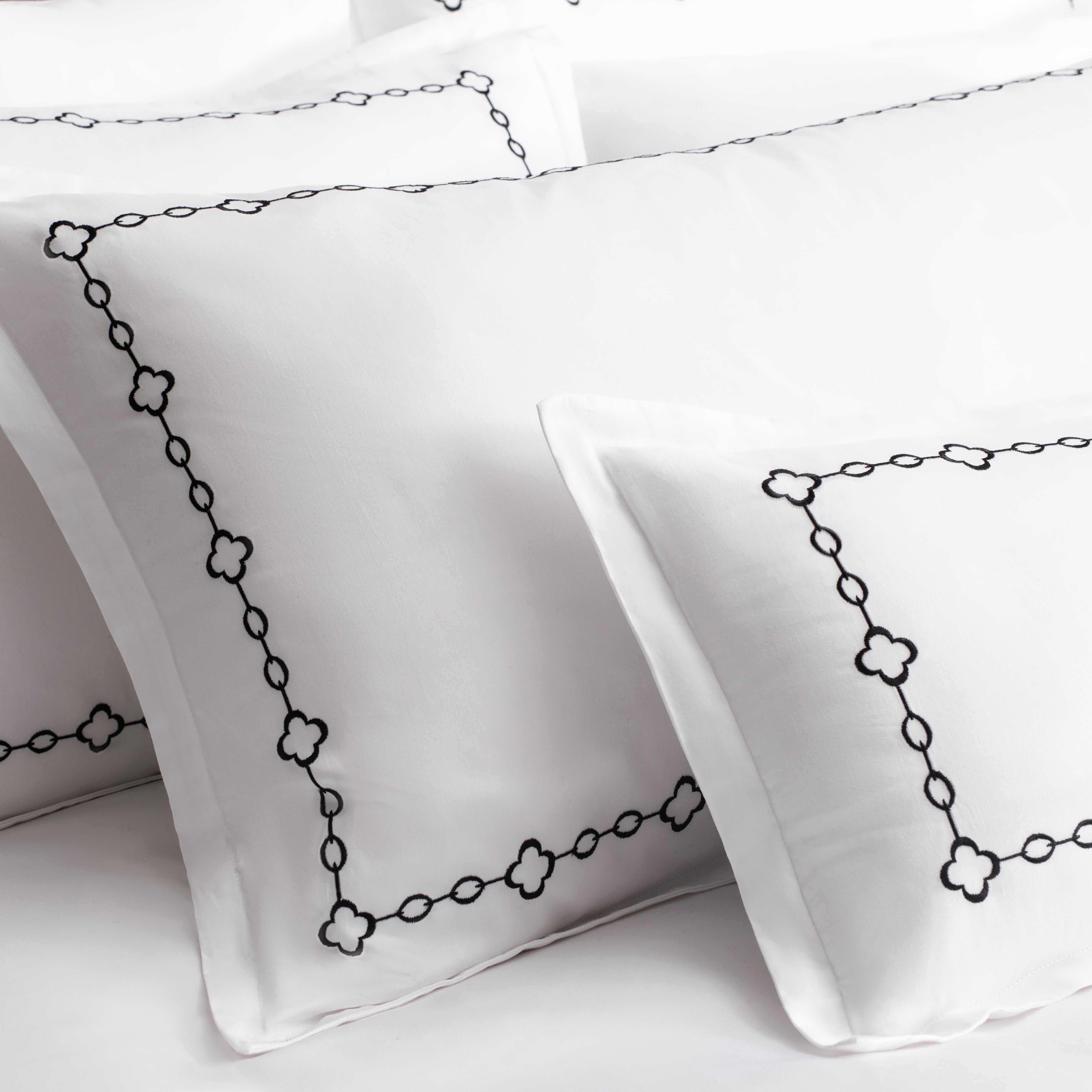 AVA Fine Linen Mayfair Chain Duvet Set