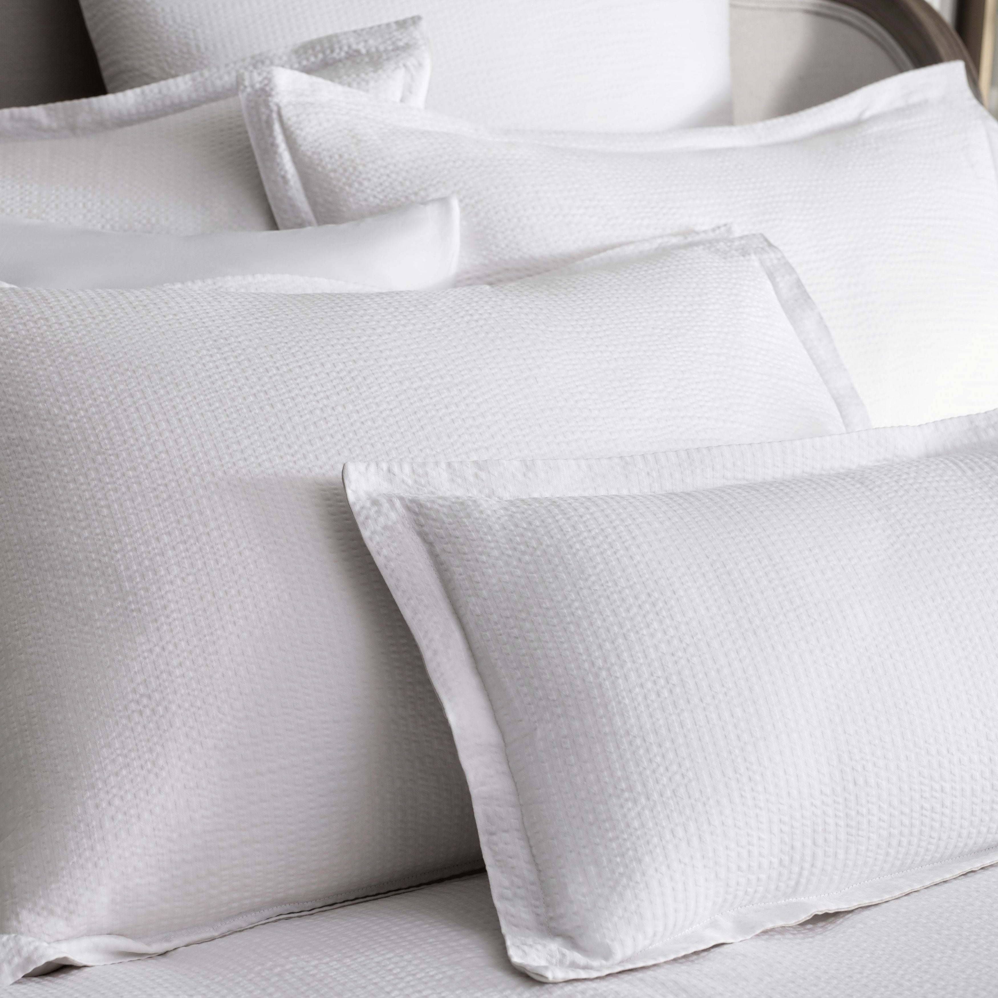 AVA Fine Linen Riviera Seersucker Duvet Set- White/Taupe