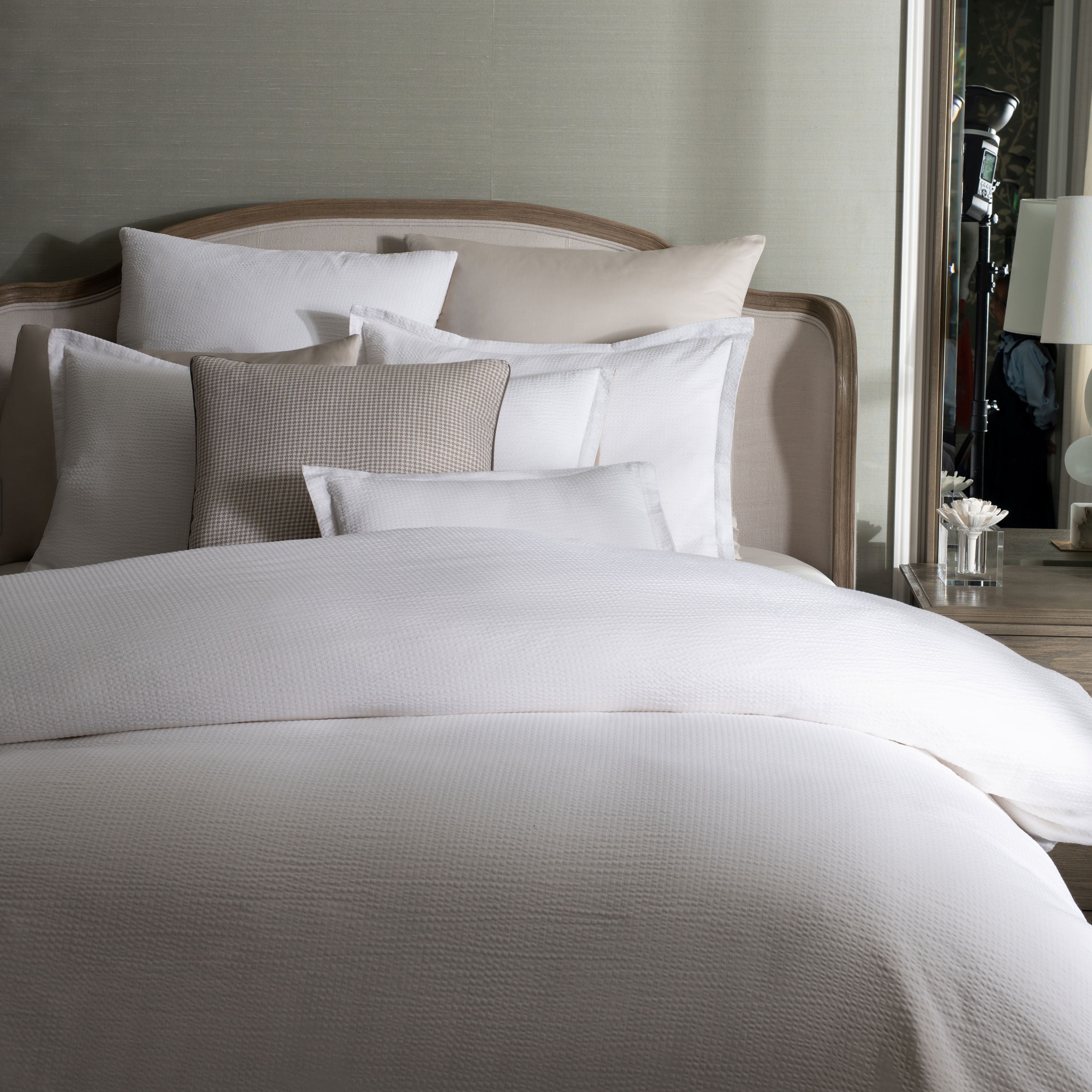 AVA Fine Linen Riviera Seersucker Duvet Set- White/Taupe