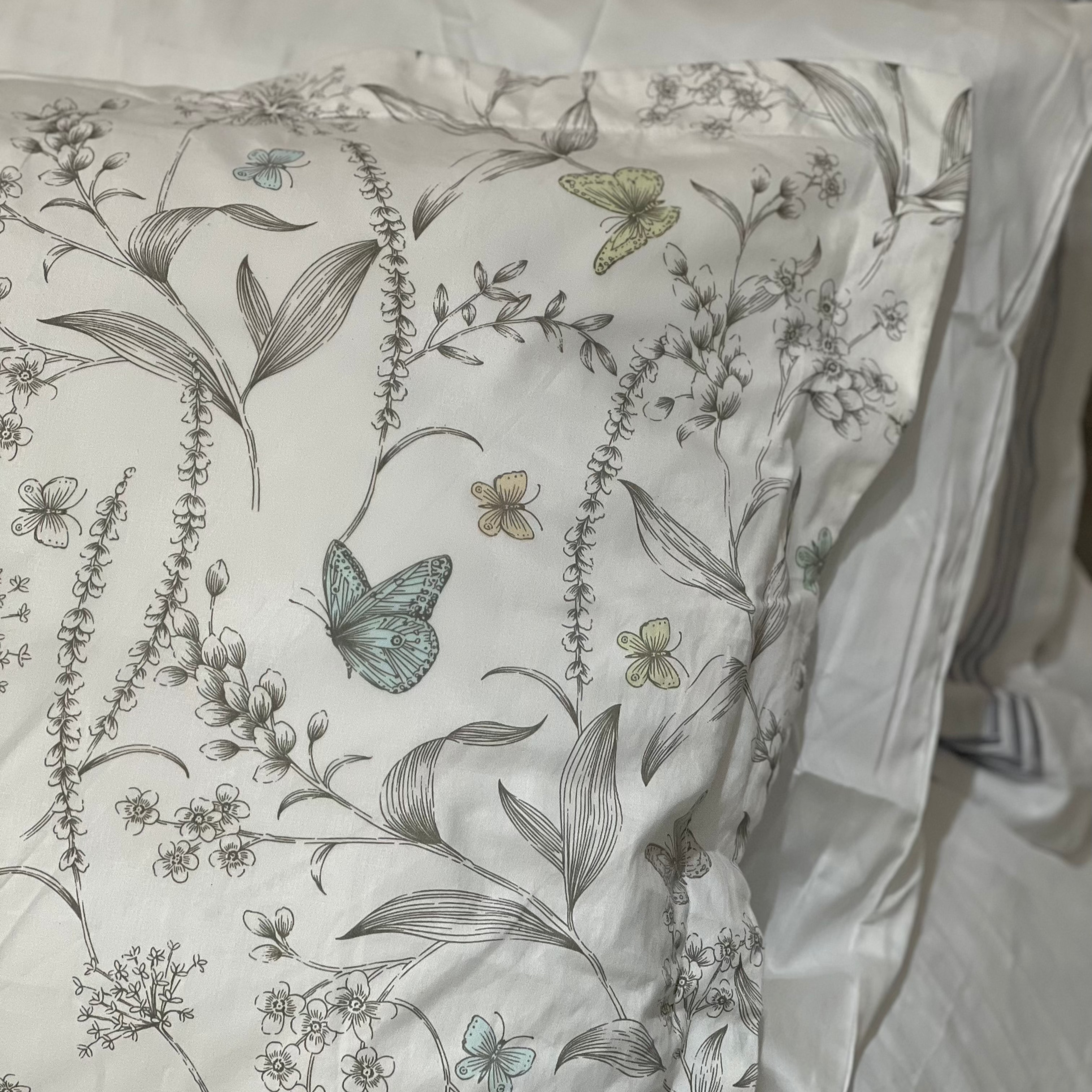 Aura & Belle White Butterfly Duvet Set