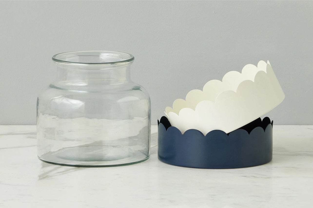 White/Navy Blue 2-in-1 Scalloped Bloom Vase