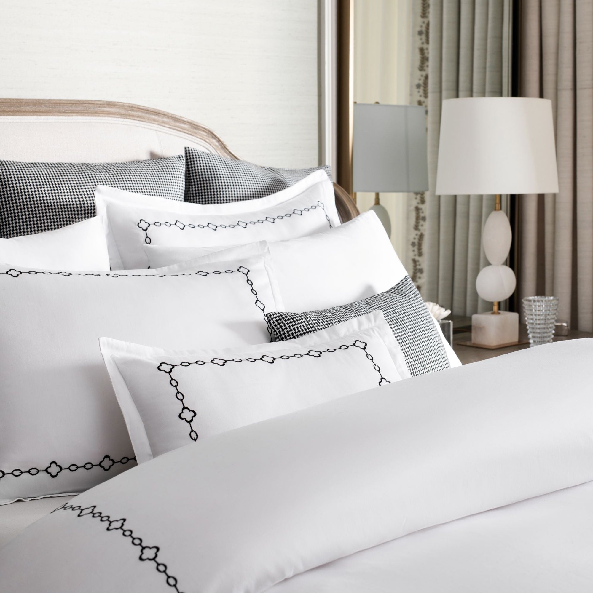 AVA Fine Linen Mayfair Chain Duvet Set