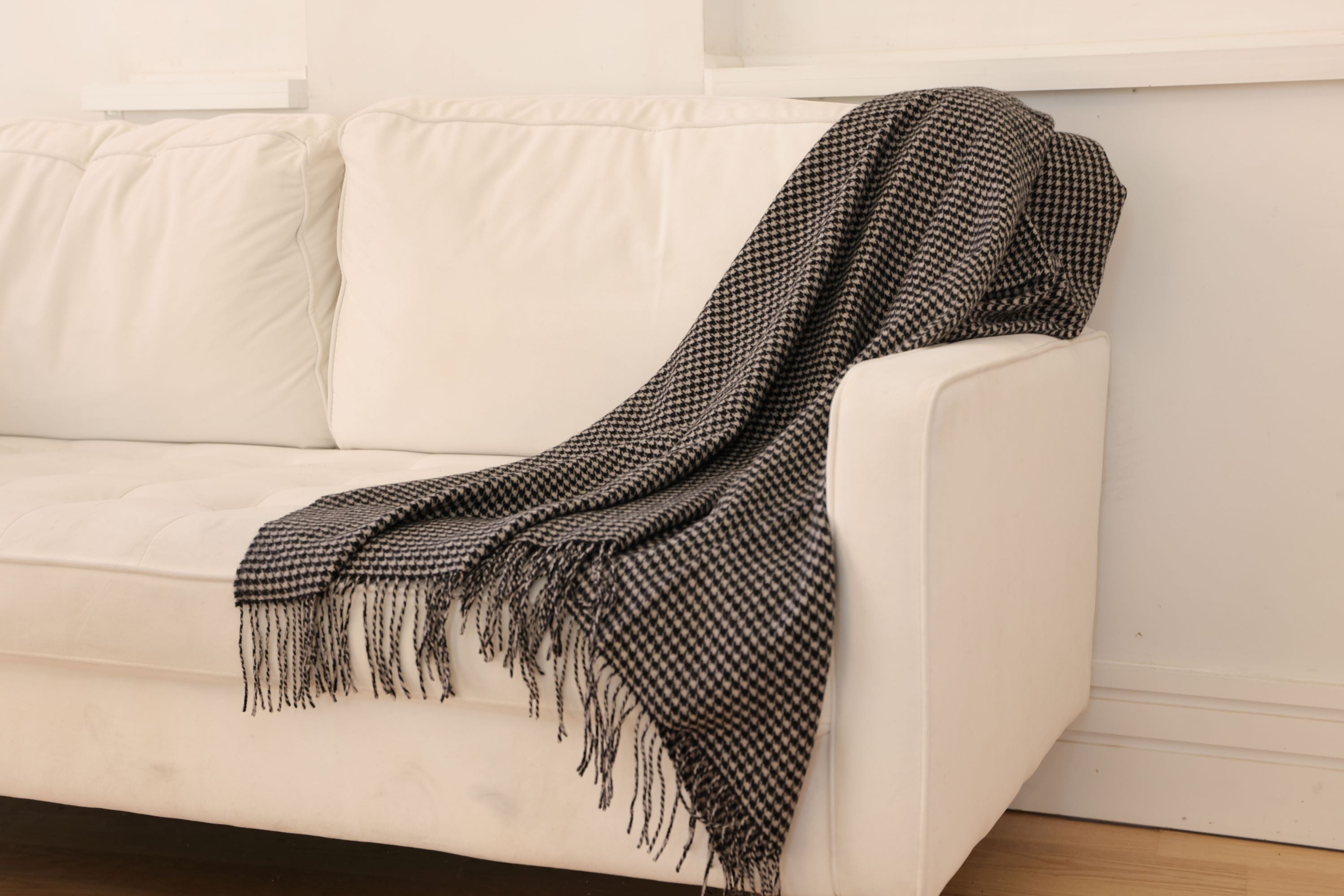 Cashmere Houndstooth Woven Throw