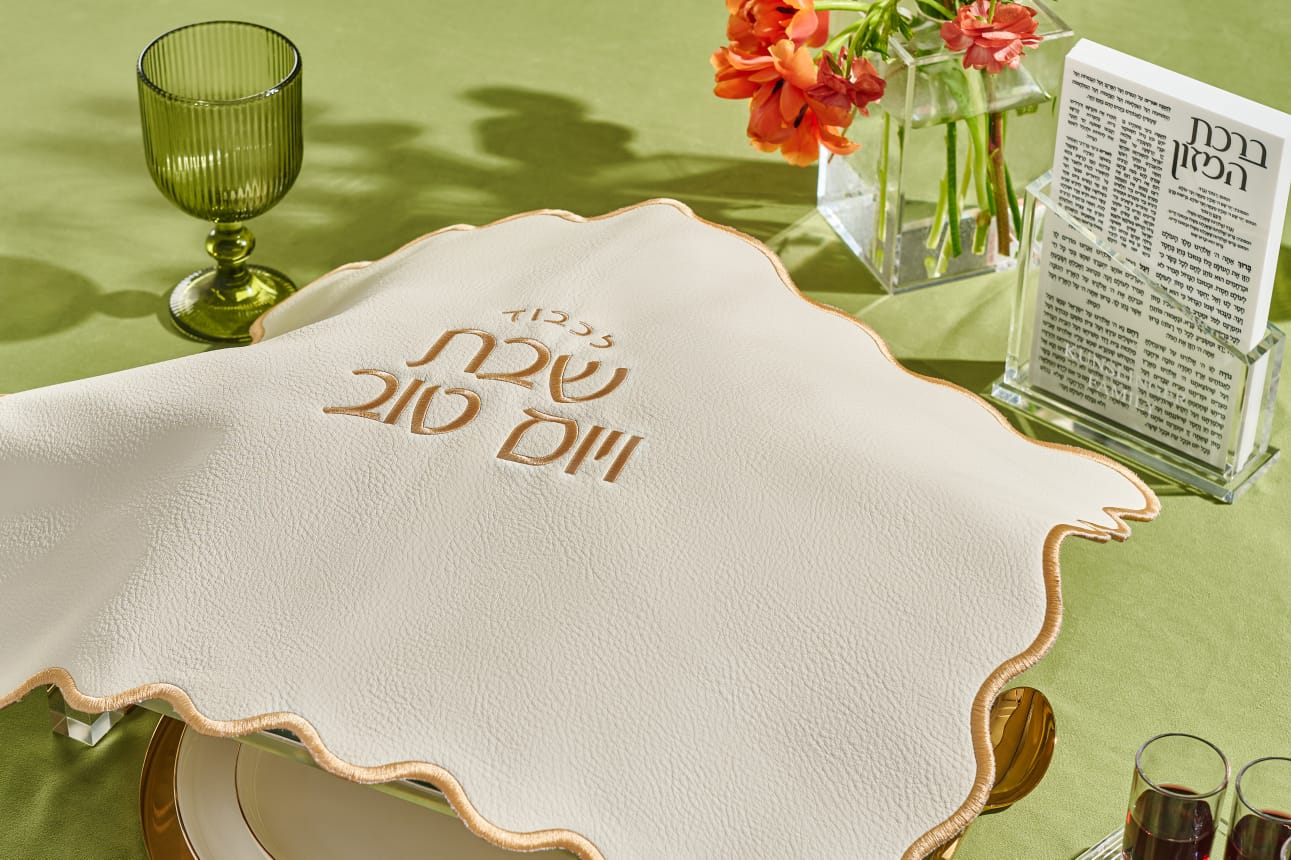 Exquisite Embroidered Leatherette Challah Cover