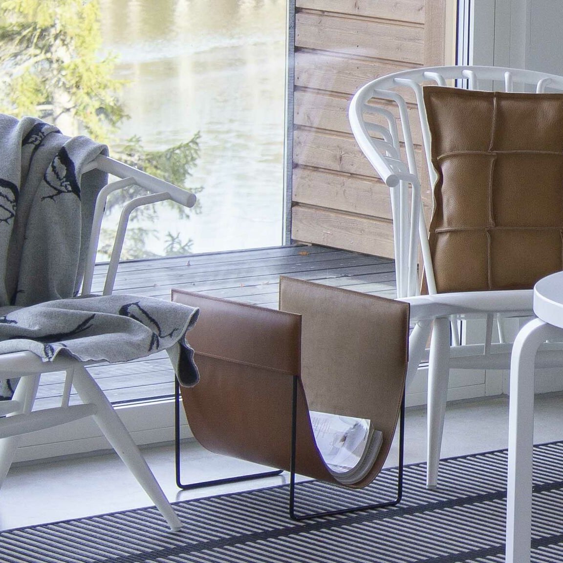 Brown Makasiini Magazine Rack